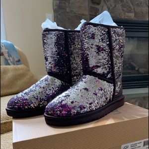 Size 7 / UGG Sht Sparkles Bts/ Purple Velvet Multi